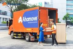 Hàng hóa được đóng gói cẩn thận, nguyên đai nguyên kiện trước khi xe tải chở hàng đi tỉnh.