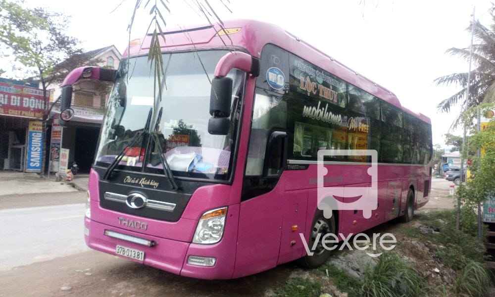 Hành khách chờ xe Lộc Thủy từ Đồng Nai đi Nghệ An