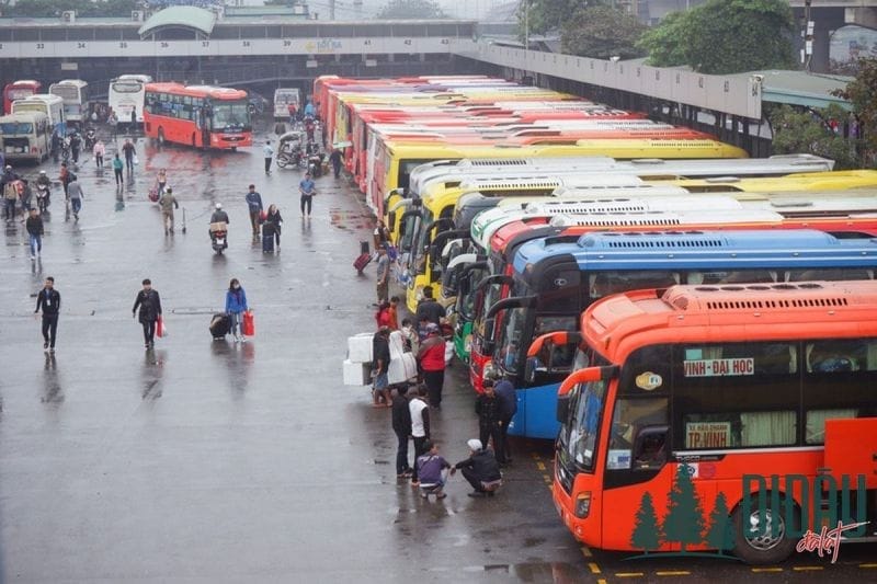 Hành khách tại Bến xe Lam Hồng