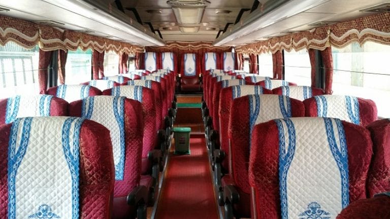Hành khách thư giãn trên xe ghế ngồi Hải Cường tuyến Hà Nội Gia Lai
