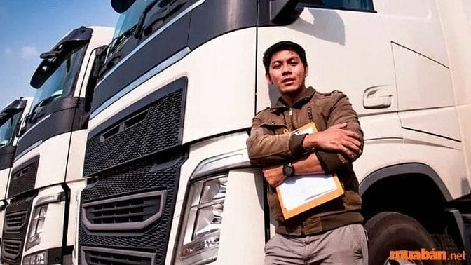 Hành trình vận chuyển của tài xế xe tải đường dài trên tuyến đường quốc lộ