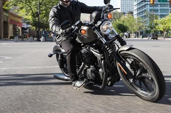 Harley-Davidson Iron 883 mang lại cảm giác lái thoải mái