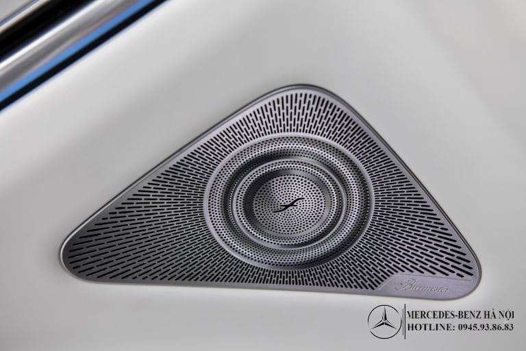 Hệ thống âm thanh Burmester 4D với 30 loa trên Mercedes-Maybach S680 4MATIC, mang đến trải nghiệm âm thanh sống động và chi tiết.