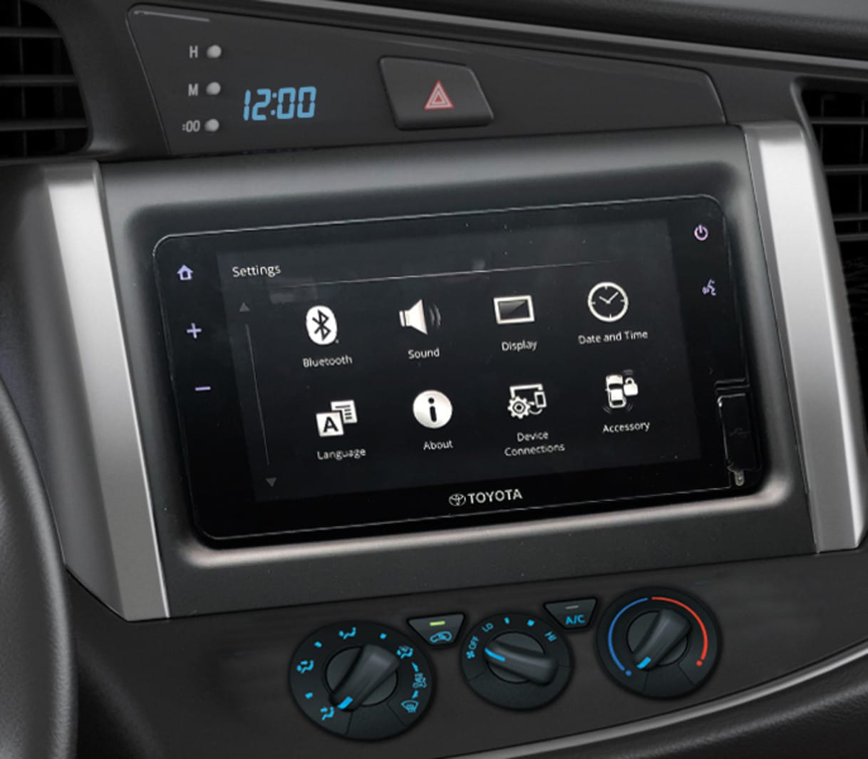 Hệ thống âm thanh giải trí trên Toyota Innova 2.0E, một tính năng của các dòng xe Toyota MPV