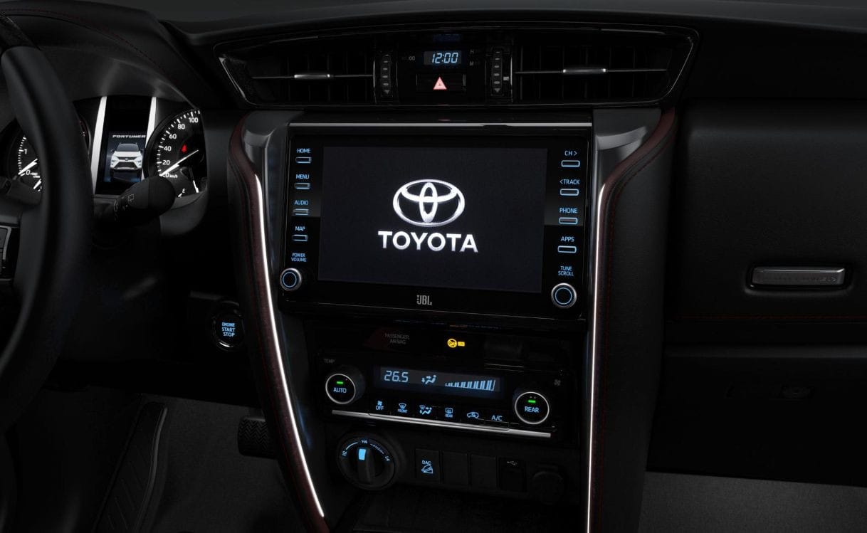 Hệ thống âm thanh sống động trên xe Fortuner máy dầu