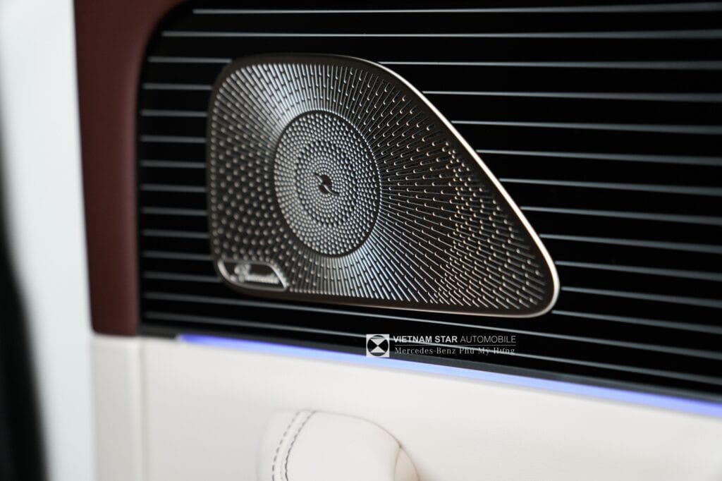 Hệ thống âm thanh vòm Burmester 3D và màn hình giải trí trên GLS 480 Maybach