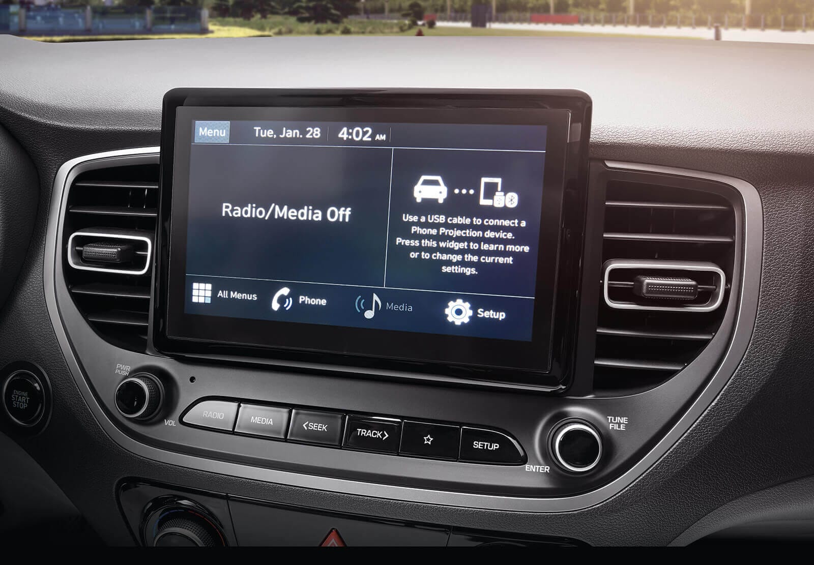 Hệ thống an toàn trên Hyundai Accent vận hành ổn định, được hỗ trợ bởi kích thước xe Accent