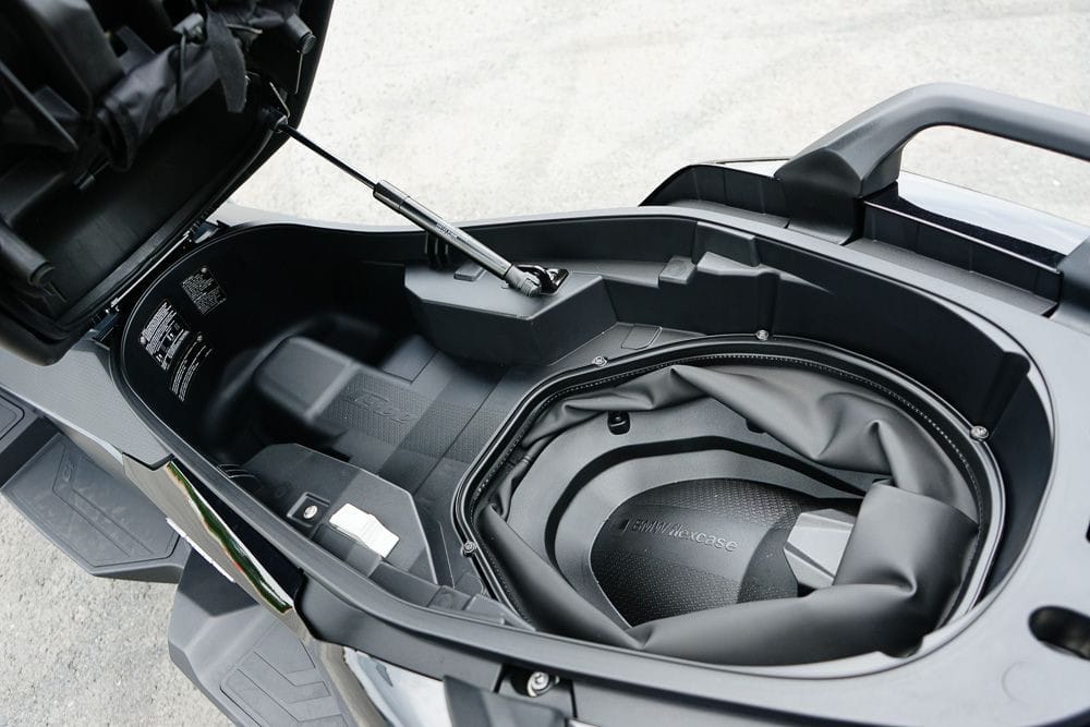 Hệ thống cốp Flexcase mở rộng độc quyền trên xe tay ga BMW