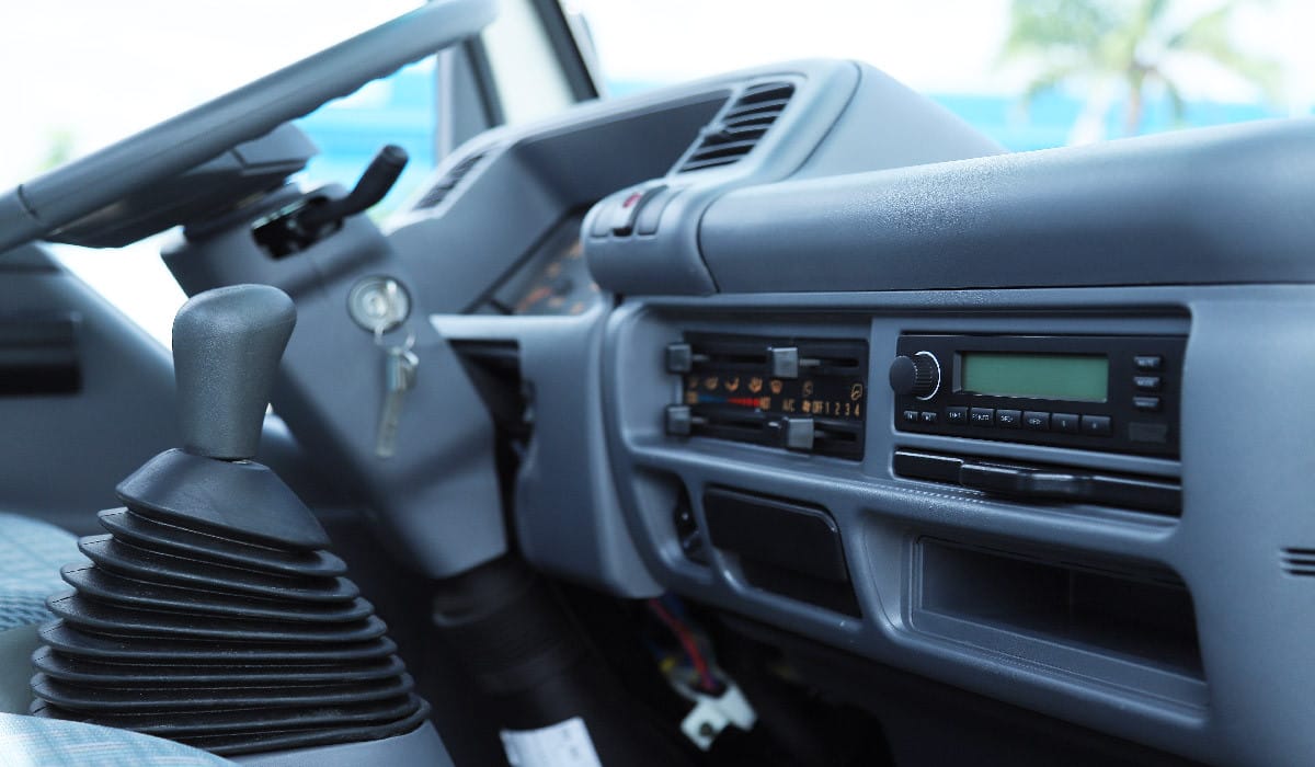 Hệ thống điều hòa hai chiều và kính điện tự động trên xe tải Isuzu VM NK650
