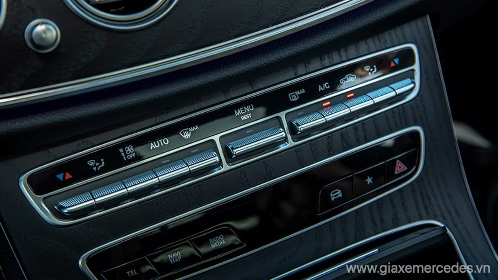 Hệ thống điều khiển trung tâm Mercedes E300 AMG