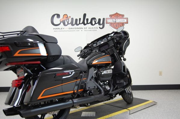 Hệ thống giải trí trên xe Harley-Davidson Ultra Limited cũ