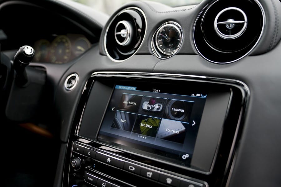Hệ thống tiện nghi giải trí Jaguar XJL