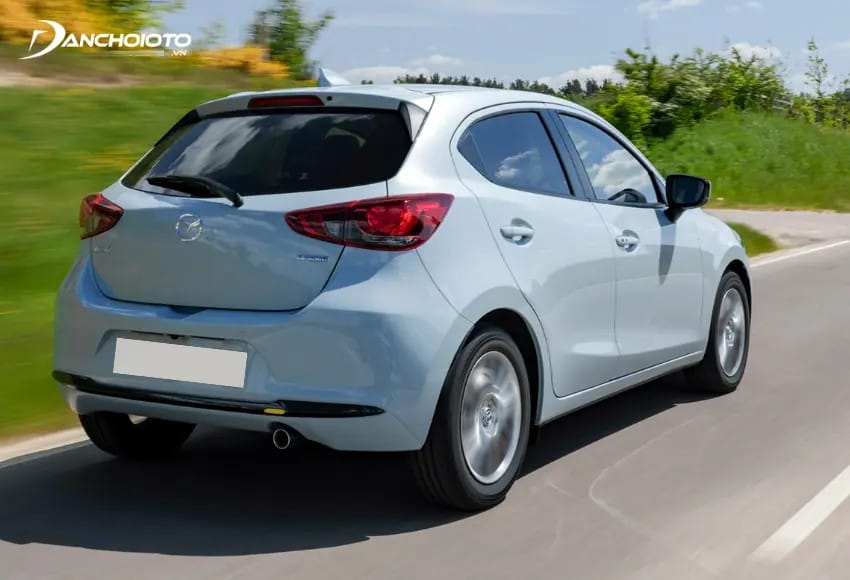 Hệ thống trợ lực lái điện trên Mazda 2 giúp vô lăng nhẹ nhàng, dễ điều khiển