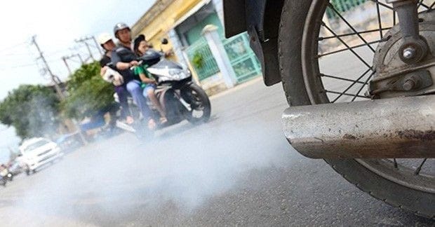 Hiện tượng xe máy ra khói đen cảnh báo cần làm lại hơi