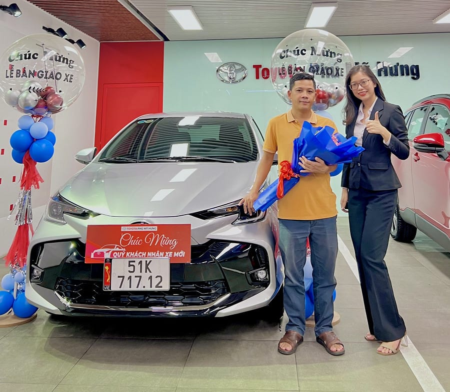 Hình ảnh bàn giao xe Toyota Vios mới, minh họa trải nghiệm mua hàng