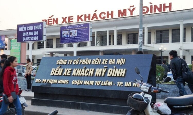 Hình ảnh Bến xe Mỹ Đình đông đúc