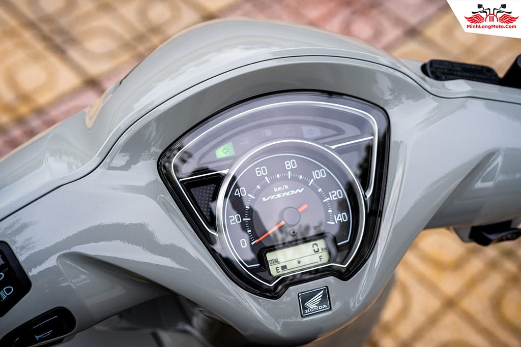 Hình ảnh cận cảnh đồng hồ của xe tay ga nam Honda Vision xám xi măng phiên bản mới.