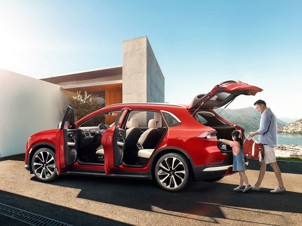 Hình ảnh cận cảnh VinFast VF 8, minh họa thông số kỹ thuật VF 8 về kích thước SUV cỡ trung lý tưởng