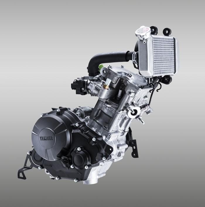 Hình ảnh chiếc xe Yamaha Exciter 150cc màu xanh, minh họa một dòng xe côn tay phân khối lớn hơn 50cc.