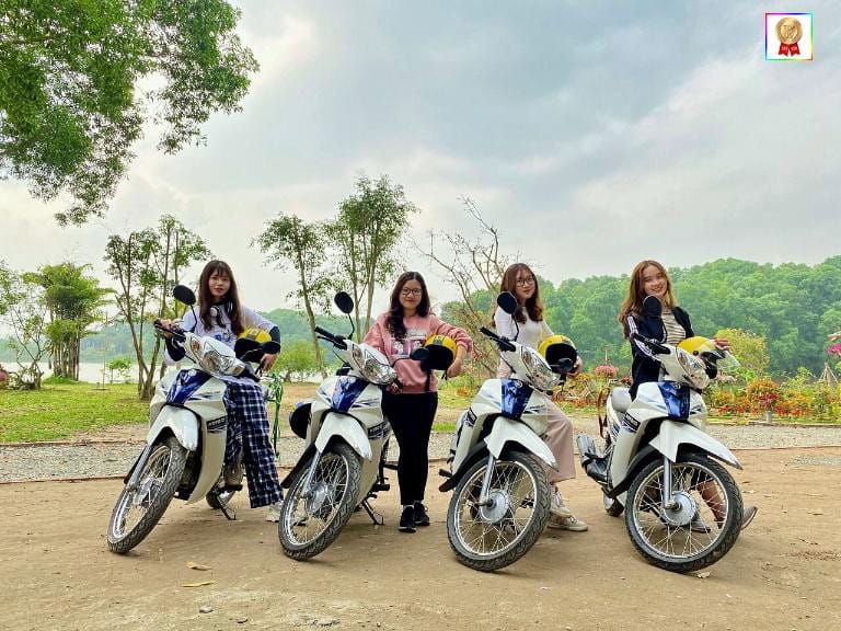 Hình ảnh điện thoại hiển thị kết quả tìm kiếm các địa chỉ thuê xe máy nghĩa lộ yên bái uy tín