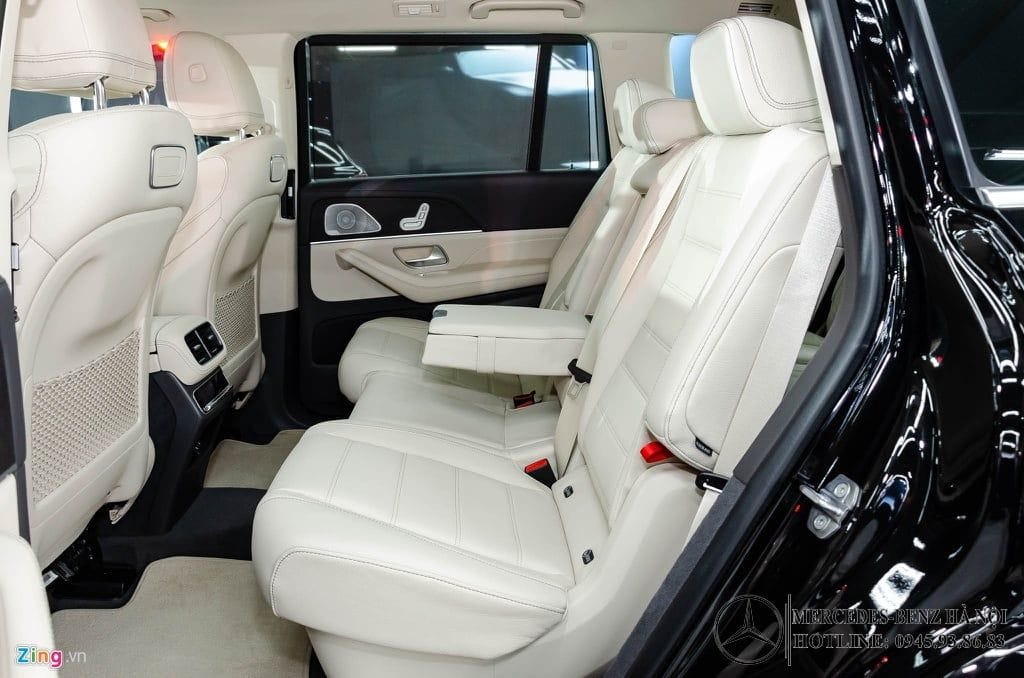 Hình ảnh hàng ghế thứ 2 của xe Mercedes GLS 450 điều chỉnh điện