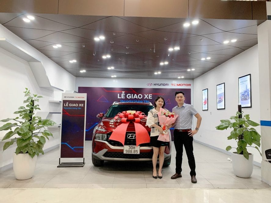 Hình ảnh Hyundai SantaFe 2024 với chương trình khuyến mãi hấp dẫn, ảnh hưởng đến giá xe SantaFe 2024 lăn bánh.