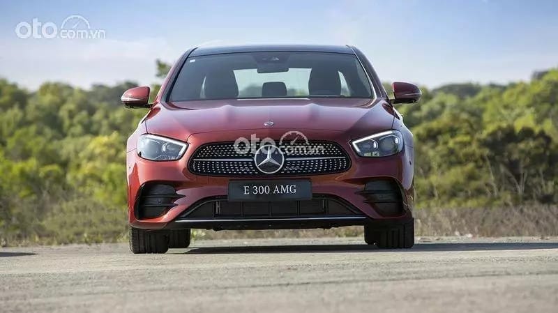 Hình ảnh Mercedes E-Class sang trọng, cập nhật giá xe mec bao nhiêu tiền.