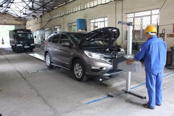 Hình ảnh minh họa các quy định về chu kỳ và tổng chi phí đăng kiểm xe ô tô 7 chỗ