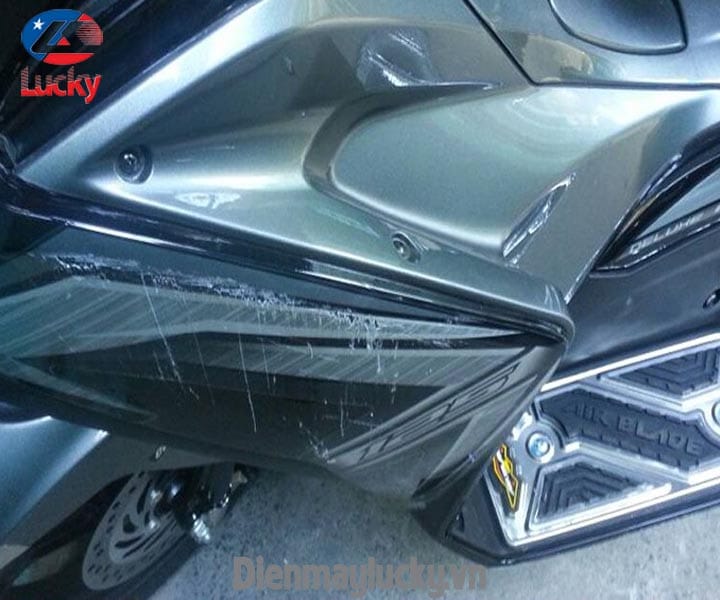 Hình ảnh minh họa các vết xước phổ biến trên xe máy cần dịch vụ xóa vết xước