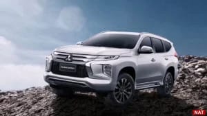 Hình ảnh minh họa khoảng sáng gầm xe trên một chiếc ô tô, cho thấy khoảng cách từ gầm xe đến mặt đường.