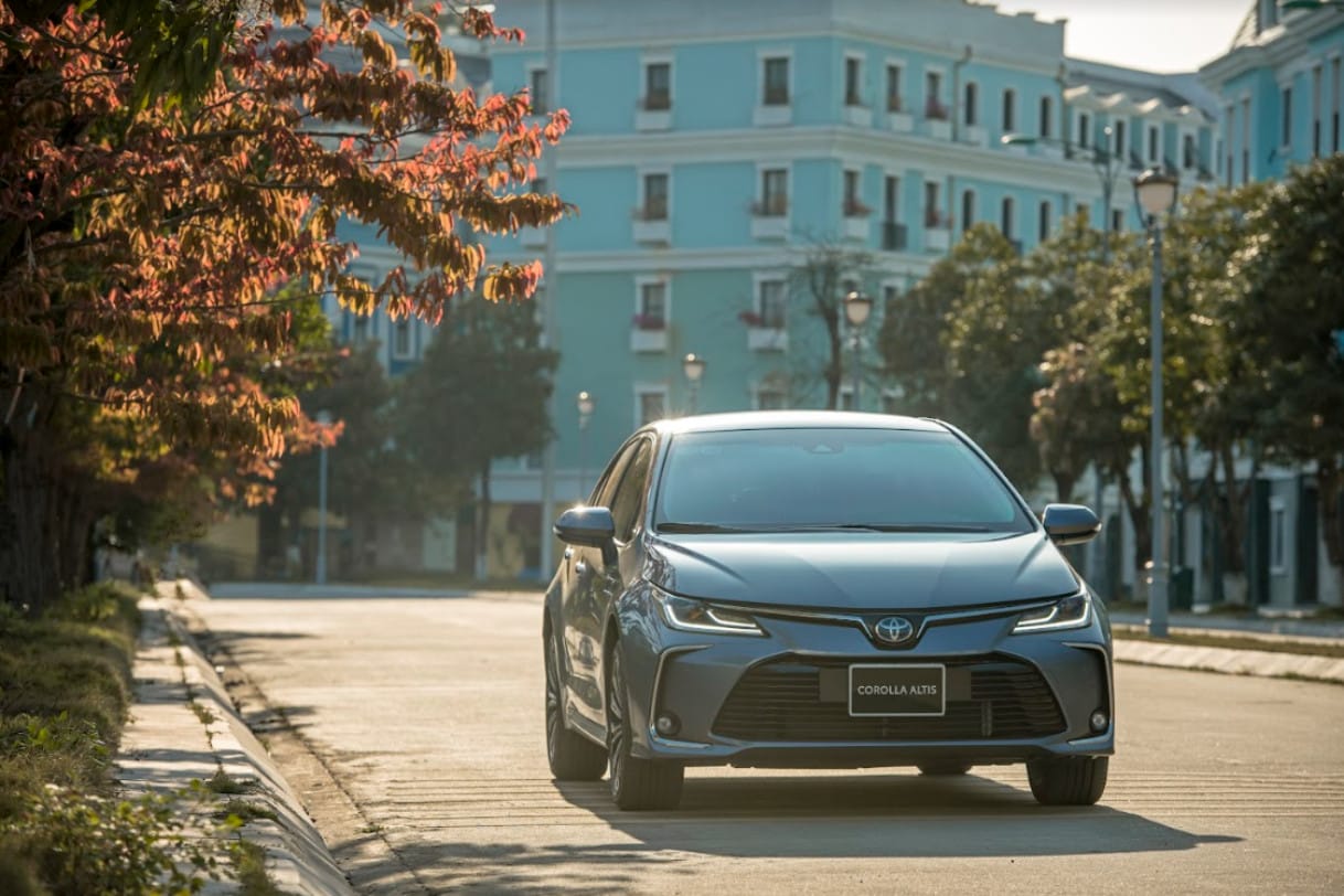 Hình ảnh minh họa xe hybrid với công nghệ động cơ lai tiên tiến