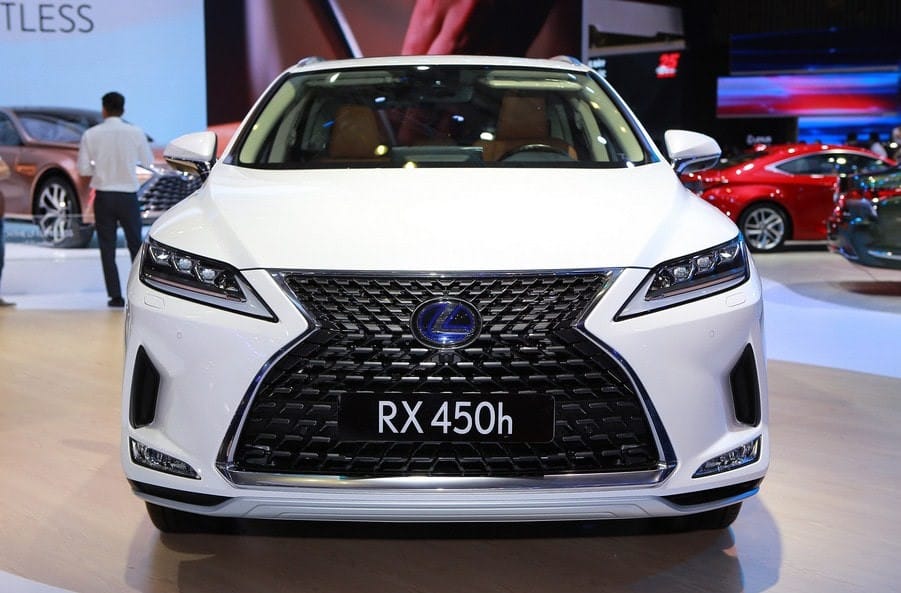 Hình ảnh ngoại thất một mẫu SUV hạng sang Lexus, gợi mở về giá trị của Lexus LX450.