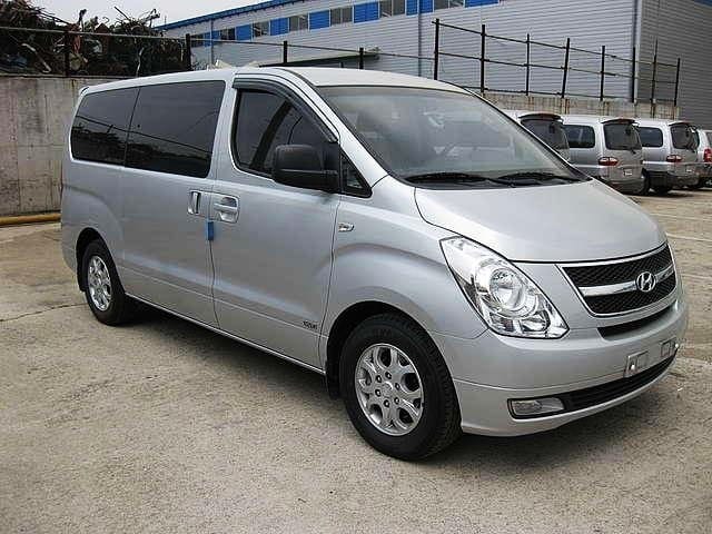 Hình ảnh ngoại thất tổng thể xe Hyundai Starex 9 chỗ