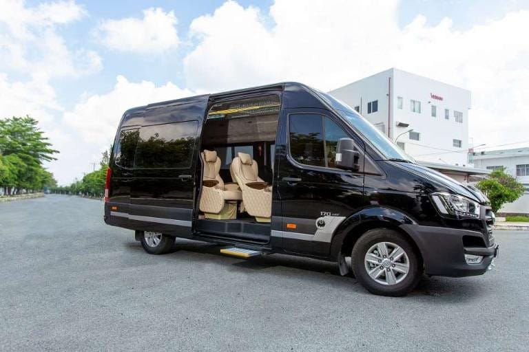 Hình ảnh nội thất xe Limousine Hà Nội Móng Cái