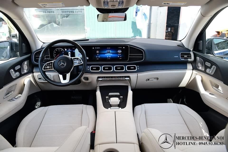 Hình ảnh nội thất xe Mercedes GLS 450 màu kem sang trọng