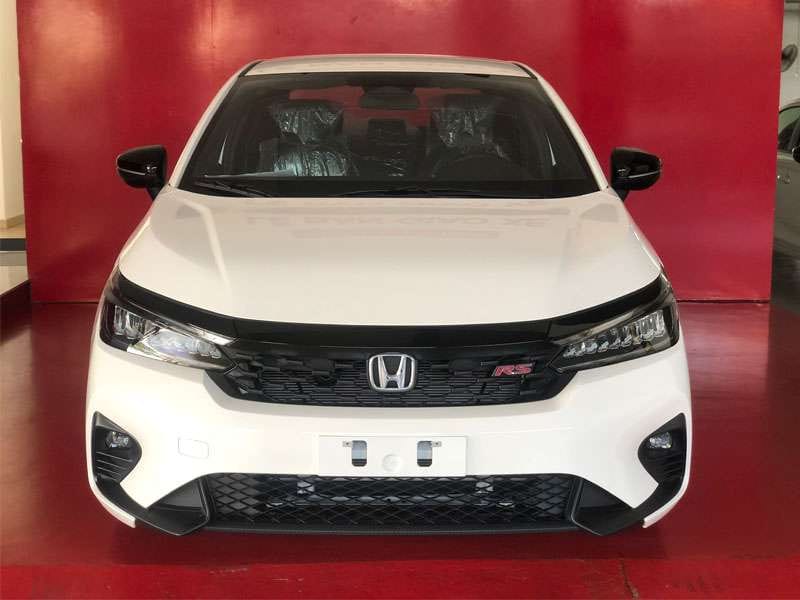 Hình ảnh ô tô Honda City RS màu trắng với thiết kế đầu xe thể thao
