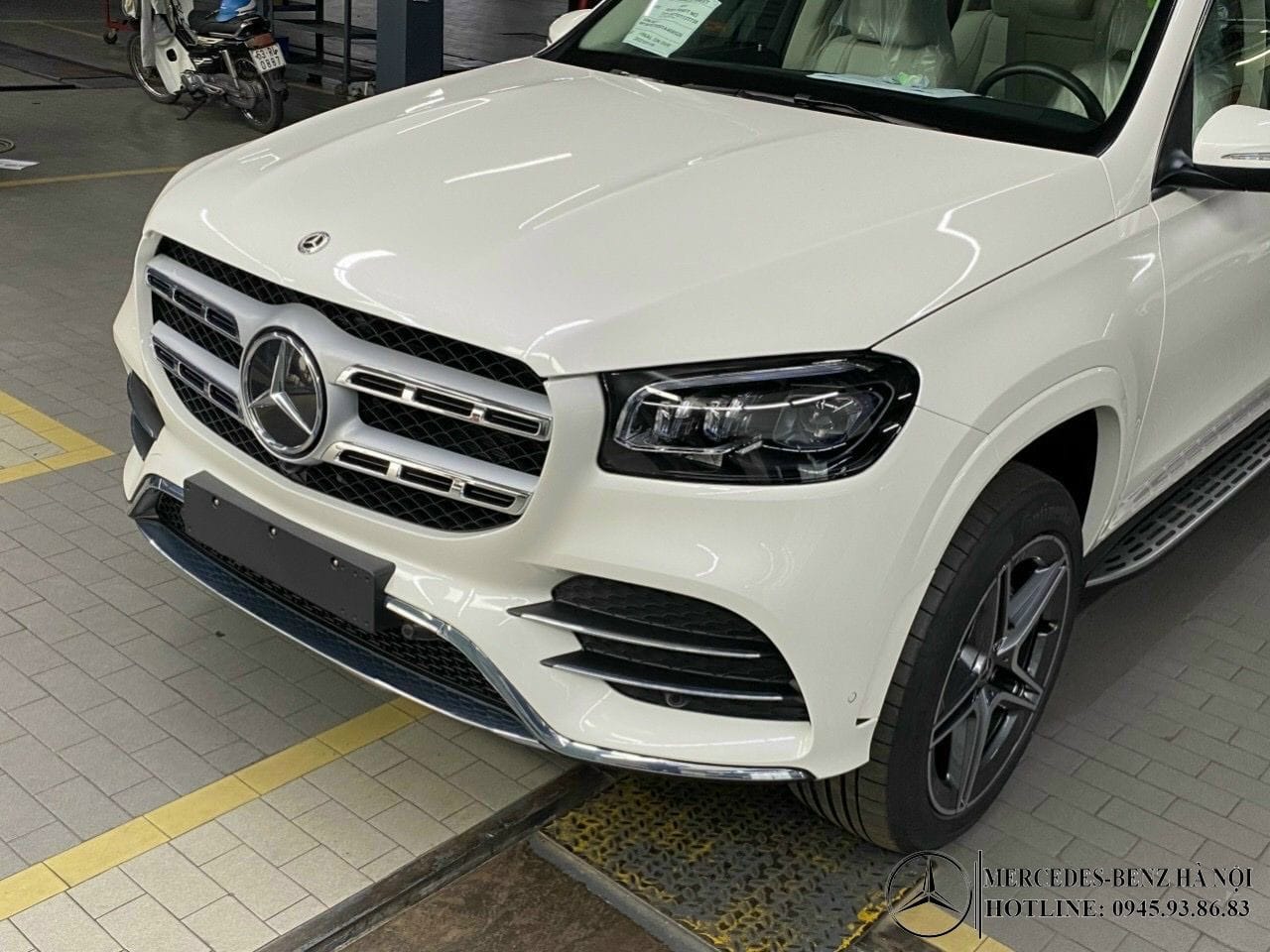 Hình ảnh thân xe Mercedes GLS 450 với mâm AMG thể thao