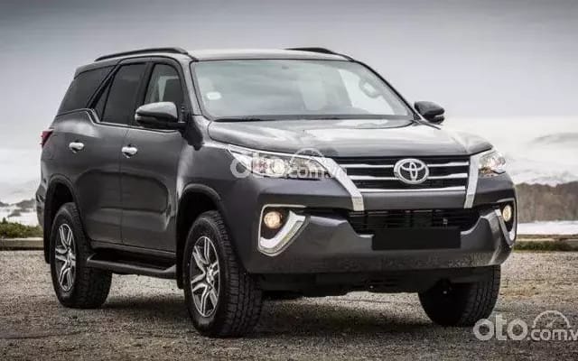 Hình ảnh tổng thể Toyota Fortuner 2019 máy dầu, minh họa ưu nhược điểm