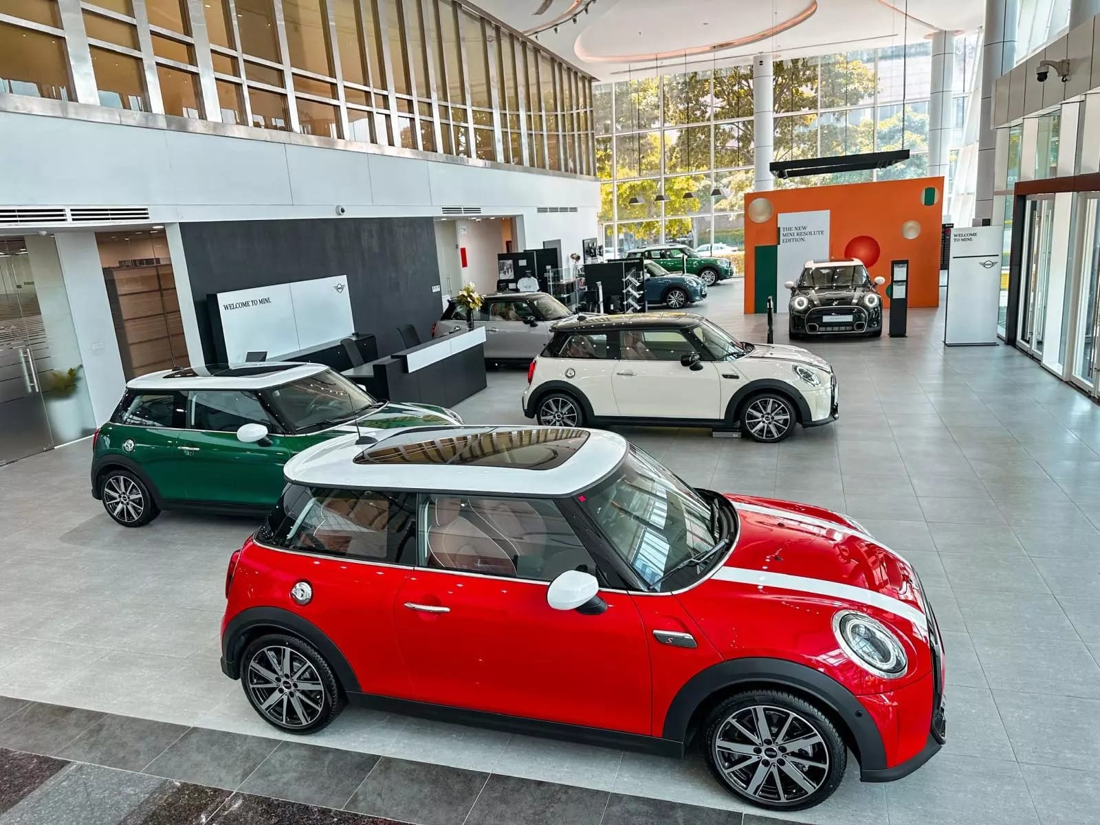 Hình ảnh tổng thể xe Mini Cooper, cập nhật giá xe Mini Cooper mới nhất tại Việt Nam.