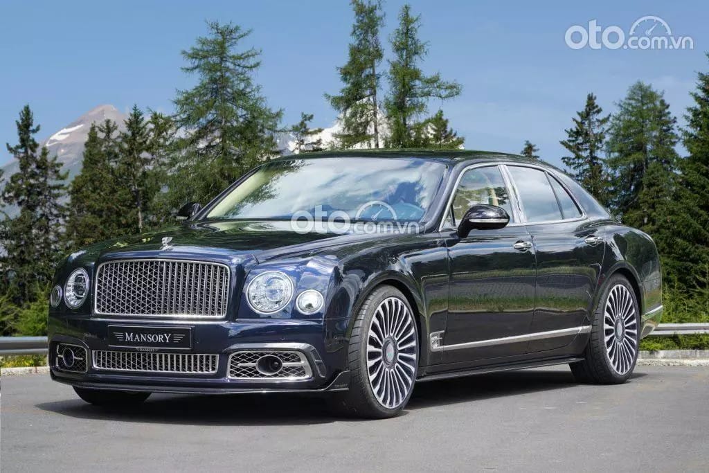 Hình ảnh tổng thể xe ô tô Bentley Mulsanne màu đen huyền bí