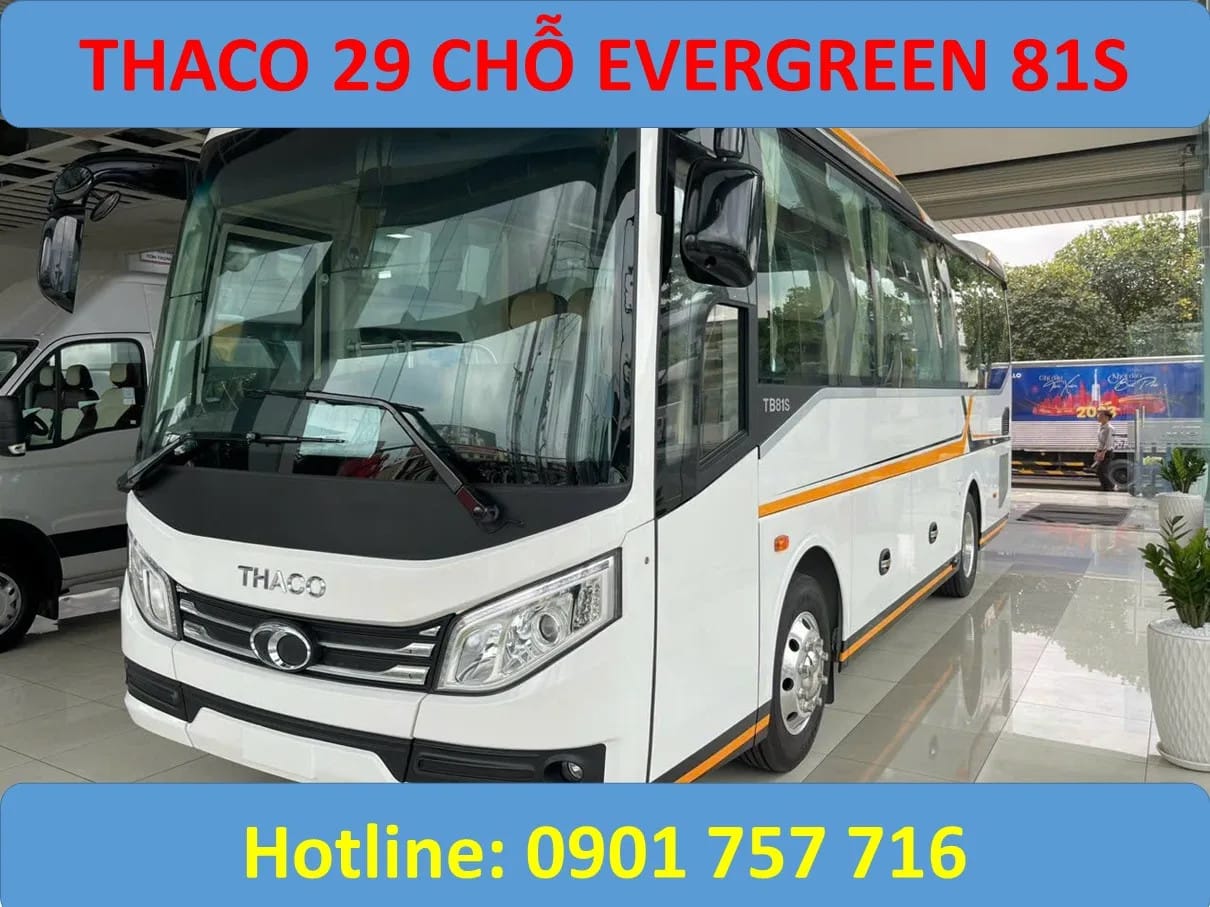 Hình ảnh tổng thể xe Thaco 29 chỗ Evergreen TB81S màu trắng trên đường