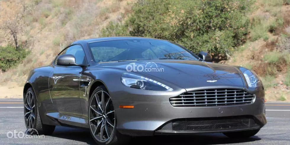 Hình ảnh xe Aston Martin DB9, biểu tượng lịch sử của dòng xe thể thao cao cấp.