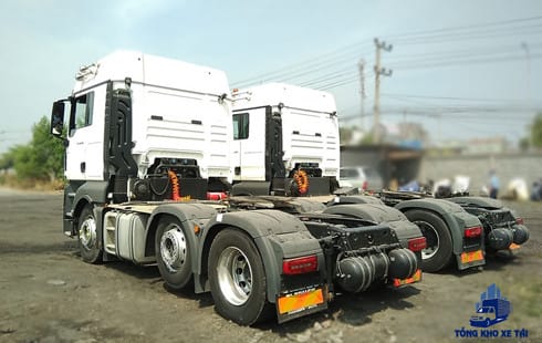 Hình ảnh xe đầu kéo MAN giò rút bên ngoài