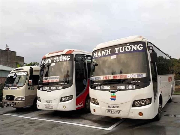 Hình ảnh xe khách Mạnh Tưởng, một trong những nhà xe chất lượng cao phục vụ tuyến Ninh Bình Hải Dương.