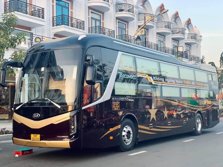 Hình ảnh xe khách Thông Lan tại bến