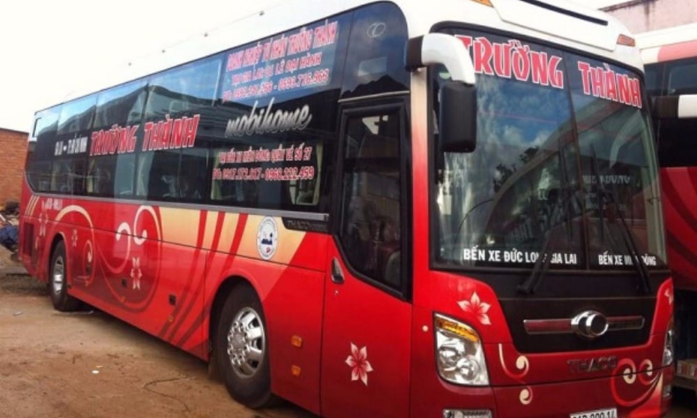 Hình ảnh xe khách Trường Thành hiện đại sẵn sàng khởi hành từ Sài Gòn đi Gia Lai