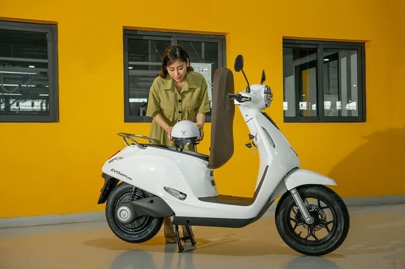 Hình ảnh xe máy điện VinFast Evo200 Lite tiện lợi không cần bằng lái cho học sinh