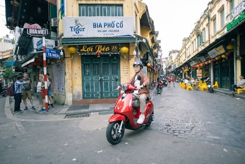 Hình ảnh xe máy điện VinFast Evo200 Lite và khả năng sạc tại nhà