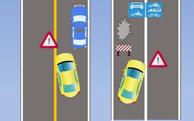 Hình ảnh xe ô tô đè lên vạch kẻ đường liền màu trắng, gây ra lỗi đè vạch
