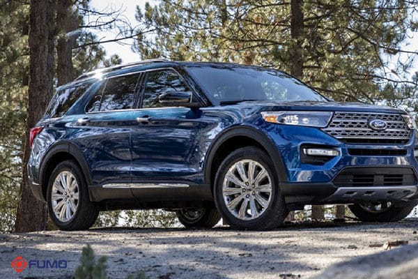 Hình ảnh xe ô tô đẹp Ford Everest 7 chỗ màu xanh